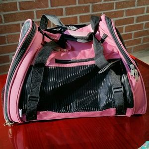 Small pet carrier (Chihuahua)